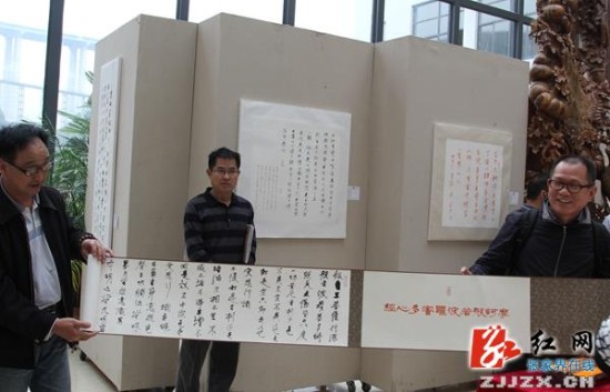 張家界書法家趙輝廷舉辦作品展再為文藝希望學校募款10萬